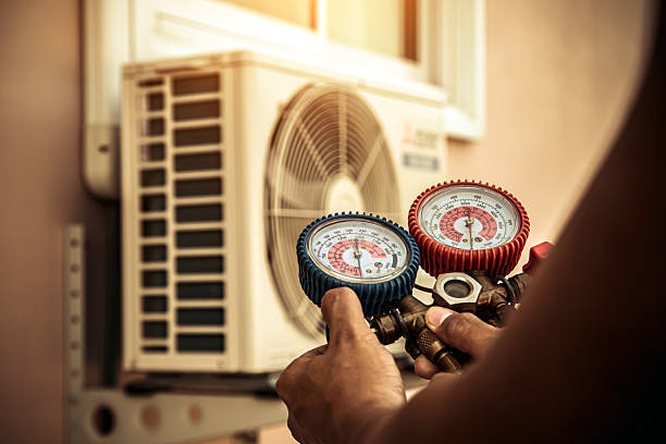 Professional Hvac Maintenance technician working in Lake Worth, TX